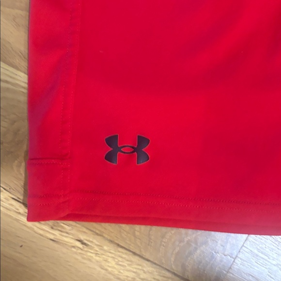 Under Armour Youth Large shorts - Picture 2 of 3